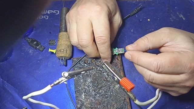 как зарядить аккумулятор 18650. зарядное из чипа от єльб? смотреть онлайн