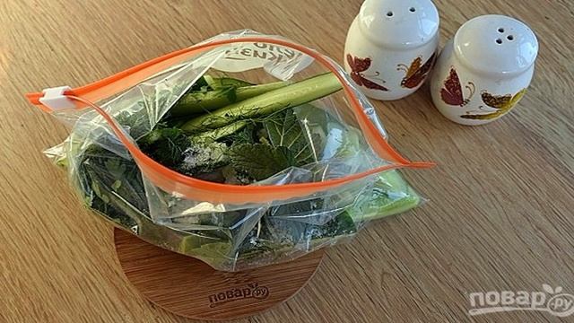 Быстрые огурцы малосольные в пакете