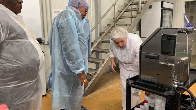 Встречаем гостей из Африки на ферме М2 смотреть онлайн