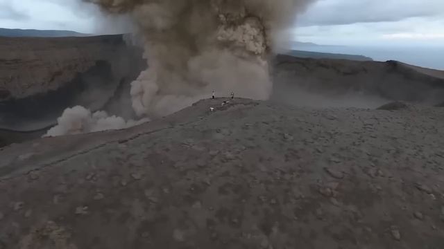 Камера Дрона Сняла Такое, Что Никто Не Ожидал Увидеть смотреть онлайн