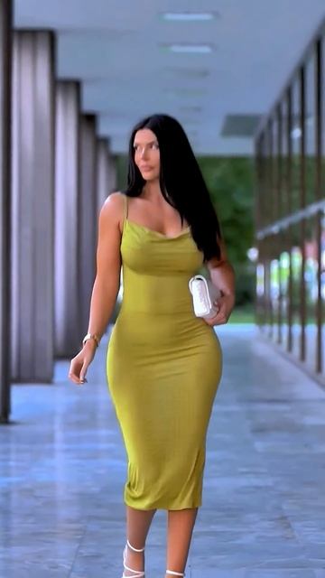XghQMAK2NmA - This Dress looks beautiful on this girl #shorts