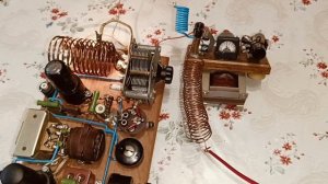 Удлиняющая катушка антенны.