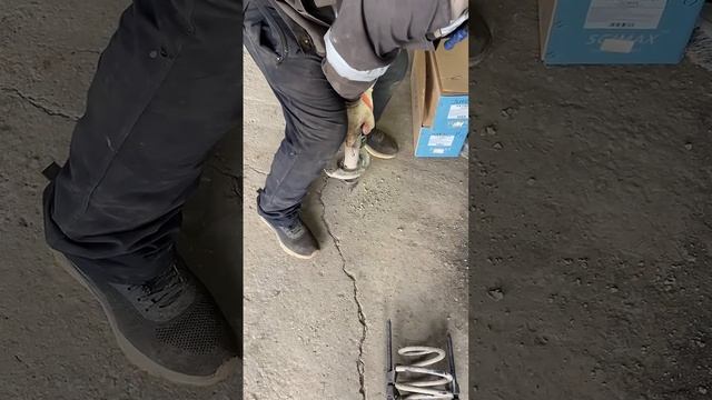 Работа кипит сняли стойки с Ниссана проверить как раб? смотреть онлайн