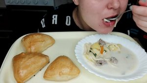 Мукбанг супчик дня😊 печёные пирожки с мясом #asmr #еда #?