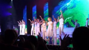 Я, ты, он, она - вместе целая страна!