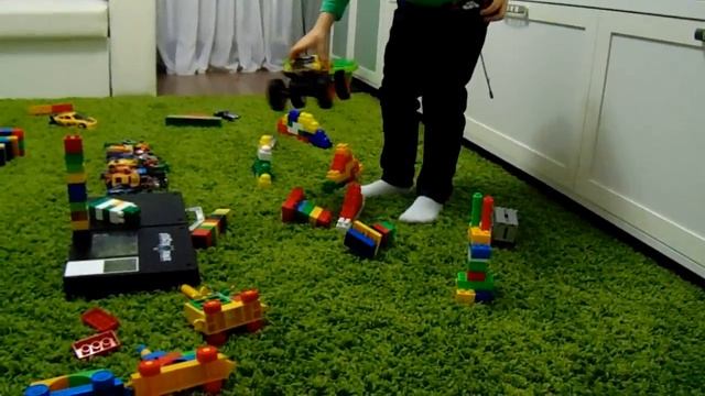 Монстр Трак MAISTO Rock Crawler Jr. на радиоуправлении!Тест на LEG смотреть онлайн