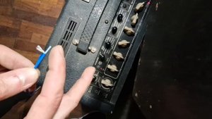 почему фонит гитарный комбик