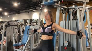 Сведение рук в тренажере