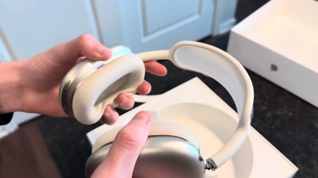 Распаковка больших наушников  Apple - AirPods Max
