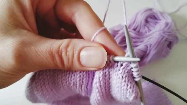 Прибавки по лицевой глади с наклоном вправо и влево (из петли предыдущего ряда) (LLI + RLI) смотреть онлайн