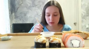 Мукбанк😁Роллы🍣Много не съела,но всё понадкусывала?