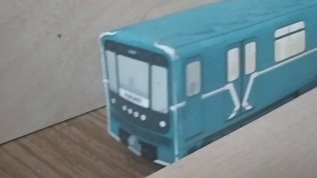 парад поездов метро из бумаги. смотреть онлайн