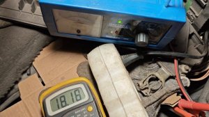 Зарядное устройство Solaris CH-201. Регулировка напряжения.