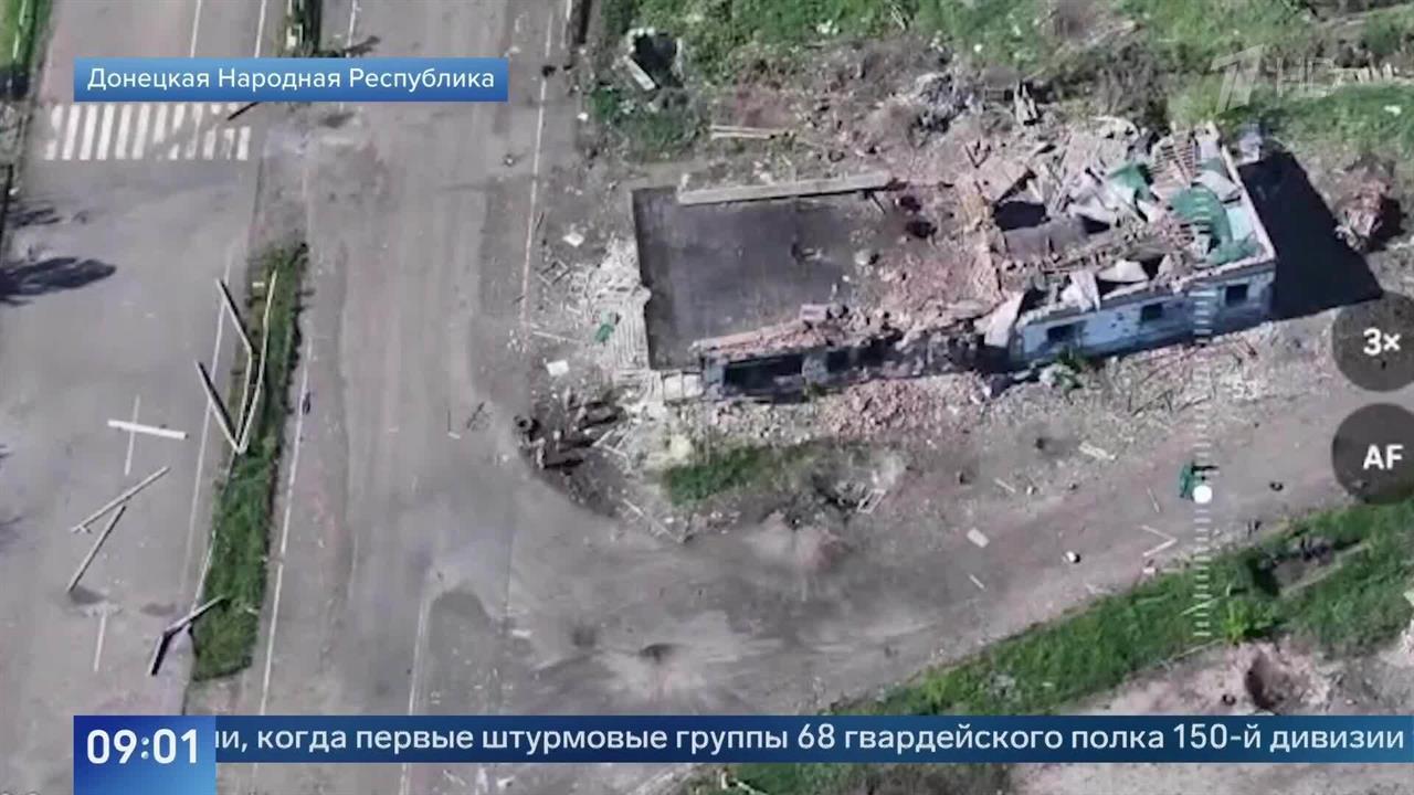Операторы БПЛА сняли на видео бегство боевиков "Азов"* из Романовки в ДНР