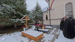 Оптина Пустынь. Лития на могиле схимонаха Евфимия (Бог