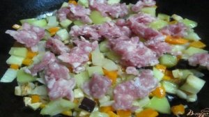 Жареный фарш с овощами и рисом