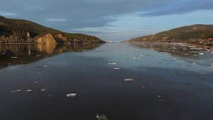 Ледоход Маны по Енисею. Красноярск 11.04.2025