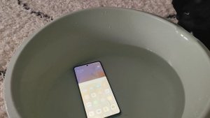 Xiaomi Redmi Note 12 Pro в воде! Выдержит ли тест?