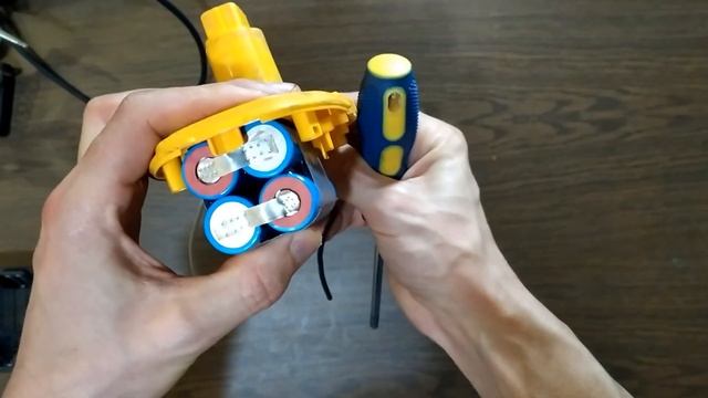 Перепаковую акумулятор DeWalt 18v з NiMH на літій-іонні елем? смотреть онлайн