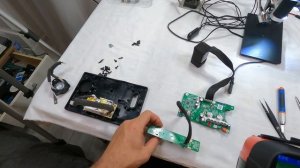 MARSHALL KILBURN II BT does not turn on. Не включается.