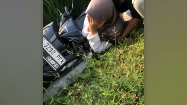 МОМЕНТЫ МГНОВЕННОГО СОЖАЛЕНИЯ, СНЯТЫЕ НА КАМЕРУ смотреть онлайн