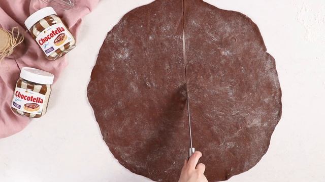 Сдобные рогалики с шоколадной пастой