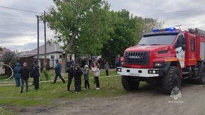 Огнеборцы МЧС России ликвидировали крупный пожар в Кургане