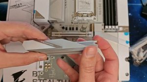Gigabyte B650E AORUS STEALTH ICE распаковка и обзор.