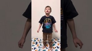 Она косички заплелаи завязала бант.Она красивая была.А я не виноват