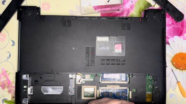 ASUS K56CB-XO033H. Разбор и чистка смотреть онлайн