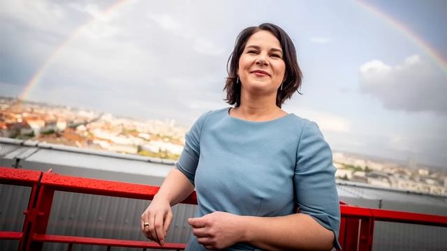 БЕРБОК Не знала ЧТО КАМЕРЫ ВКЛЮЧЕНЫ И СПАЛИЛАСЬ | СМОТ? смотреть онлайн