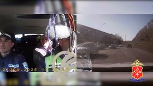 Полицейские Новокузнецка довезли до медучреждения мужчину и его дочь,нуждавшуюся в экстренной помощи