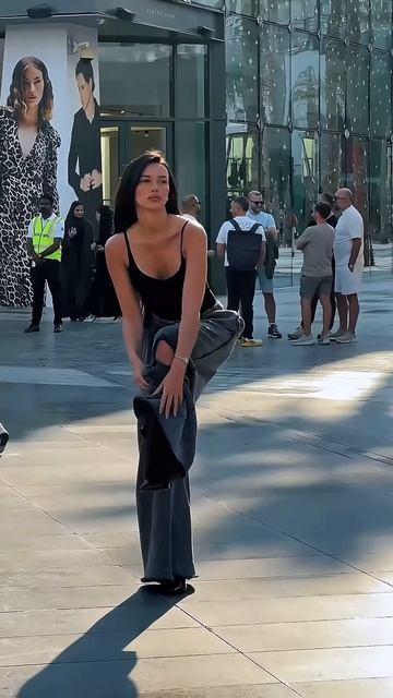 yJXTVs2CvGY - Stunning baggy pants street style summer outfit of the day idea #fashion  #style #outf