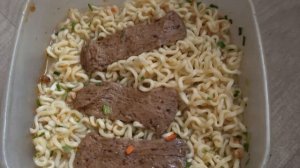 Пробую китайское острое соевое мясо из "Великого Камн?