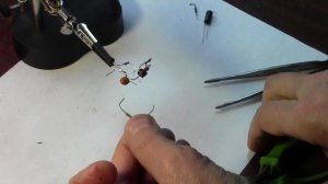 Сигналка-мигалка работает от одной батарейки на 1,5 вол