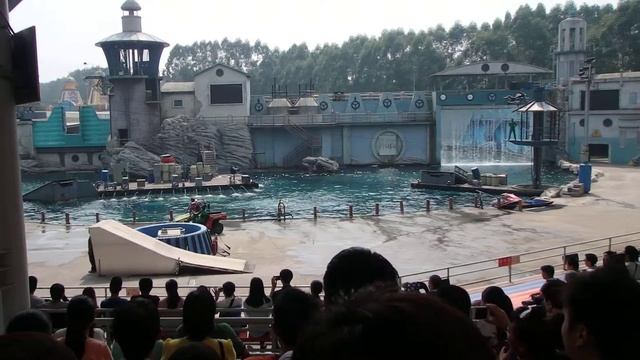 Chimelong paradise, Action arena, вращение моцыка на канате