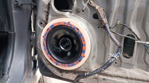 Установка динамиков DL Audio Gryphon 165 v3 передних дверей в Niss