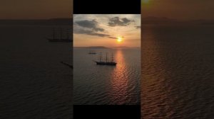 Когда море и город сливаются в одно: видео, от которого перехватывает дыхание