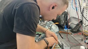 Ремонт Tesla model S меняем два экрана Repair Tesla Model S Change two screens