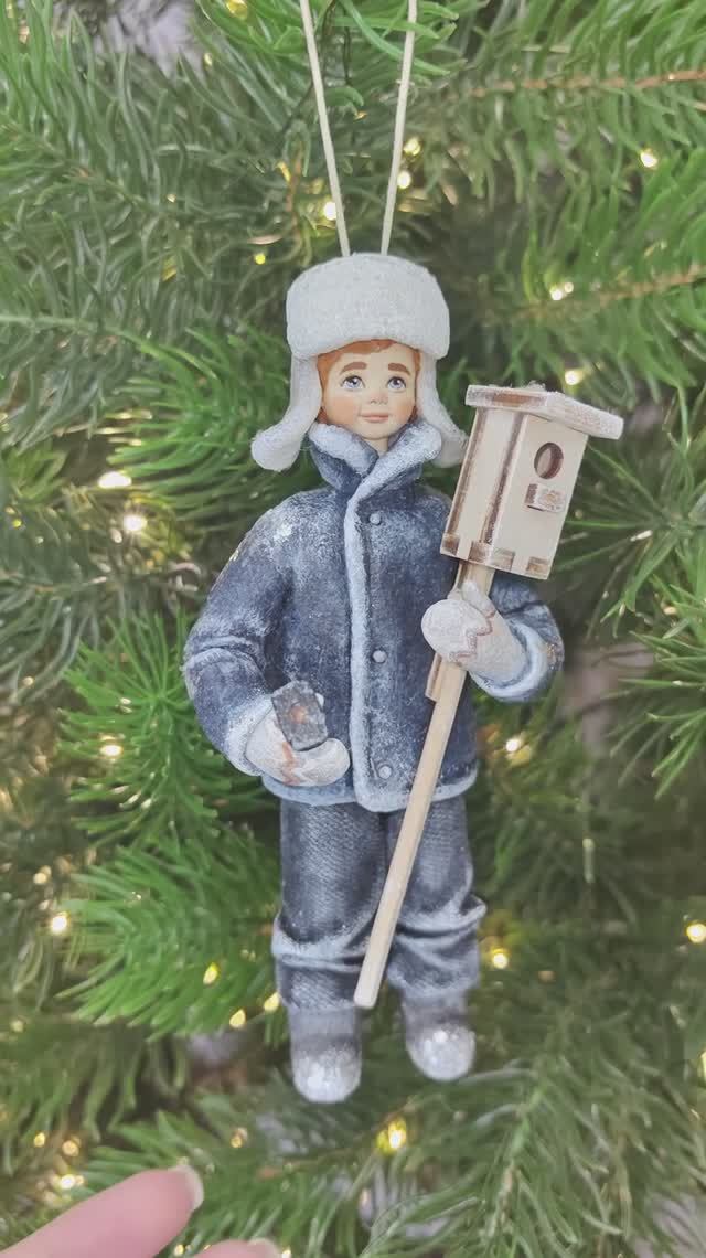 Ватная елочная игрушка «Мальчик со скворечником»
арт. ВИ80