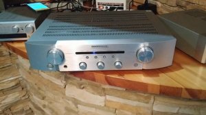 Усилитель Marantz PM5004 (демонстрация работы).