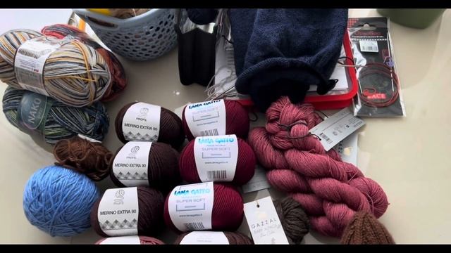 VLOGянварь24/PROбатину кофту/PRO новую пряжу/PROдовольную котейку /PROто, как Батя остался без шапк смотреть онлайн