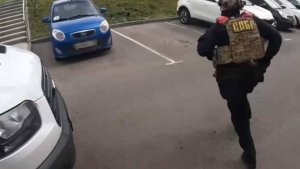 Кадры задержания подозреваемых в краже чемодана с 127 млн в Москве