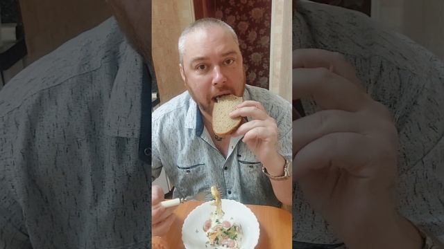 Утренний мукбанг. Яичница с колбасой. #мукбанг #еданак?