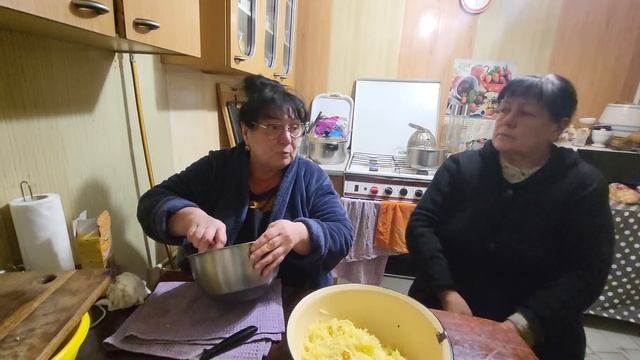 МОИ ЗНАМЕНИТЫЕ ГРЕНКИ , И КОТЛЕТЫ С ФАРША ХЕКА. смотреть онлайн