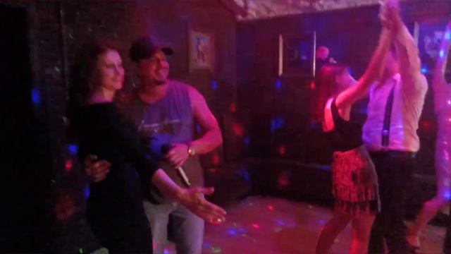 Даю гостям возможность исполнить любой номер! смотреть онлайн