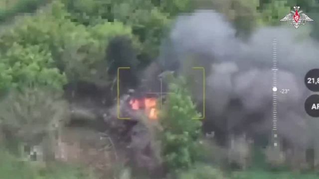 Операторы ударных дронов ВС РФ уничтожили танк и пикап противника !!!