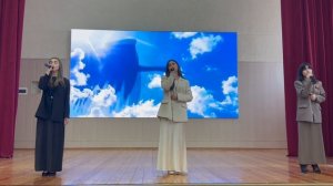 Амина Аргуянова, Асият Чукова и Замира Болатчиева с музыкальной композицией «Журавли» СКГА