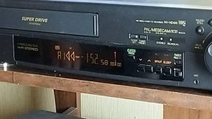 Демонстрация работы видеомагнитофона Panasonic NV-HD 100EEбез