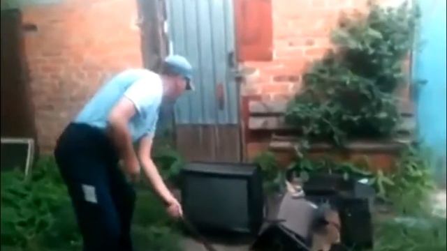Дедок бьет телевизоры смотреть онлайн